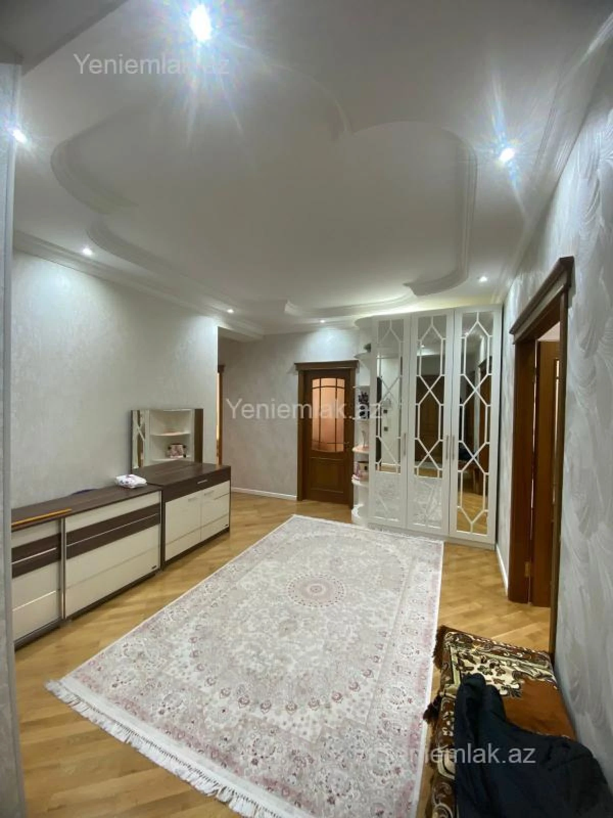 Satılır 3 otaqlı yeni tikili 125 m²