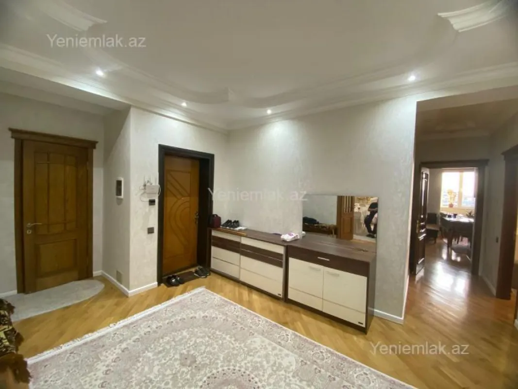 Satılır 3 otaqlı yeni tikili 125 m²