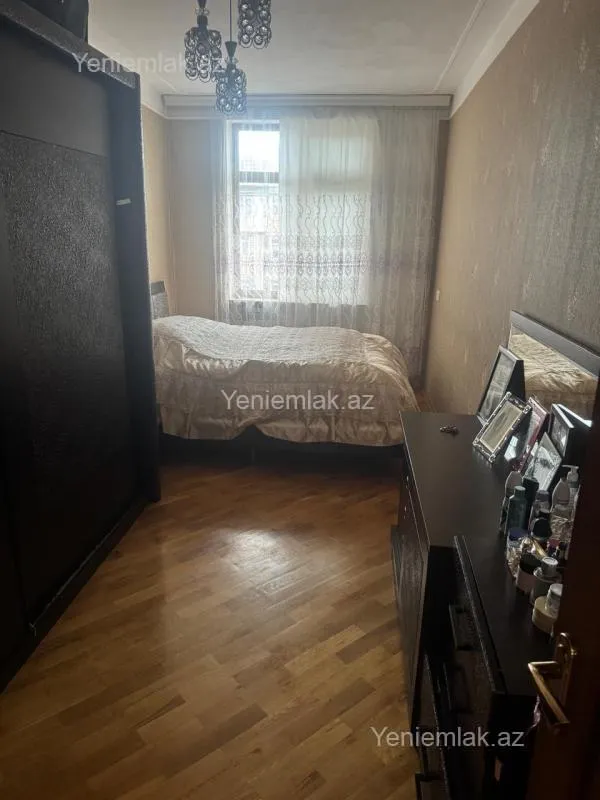 Satılır 3 otaqlı köhnə tikili 70 m²
