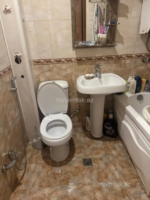 Satılır 3 otaqlı köhnə tikili 70 m²
