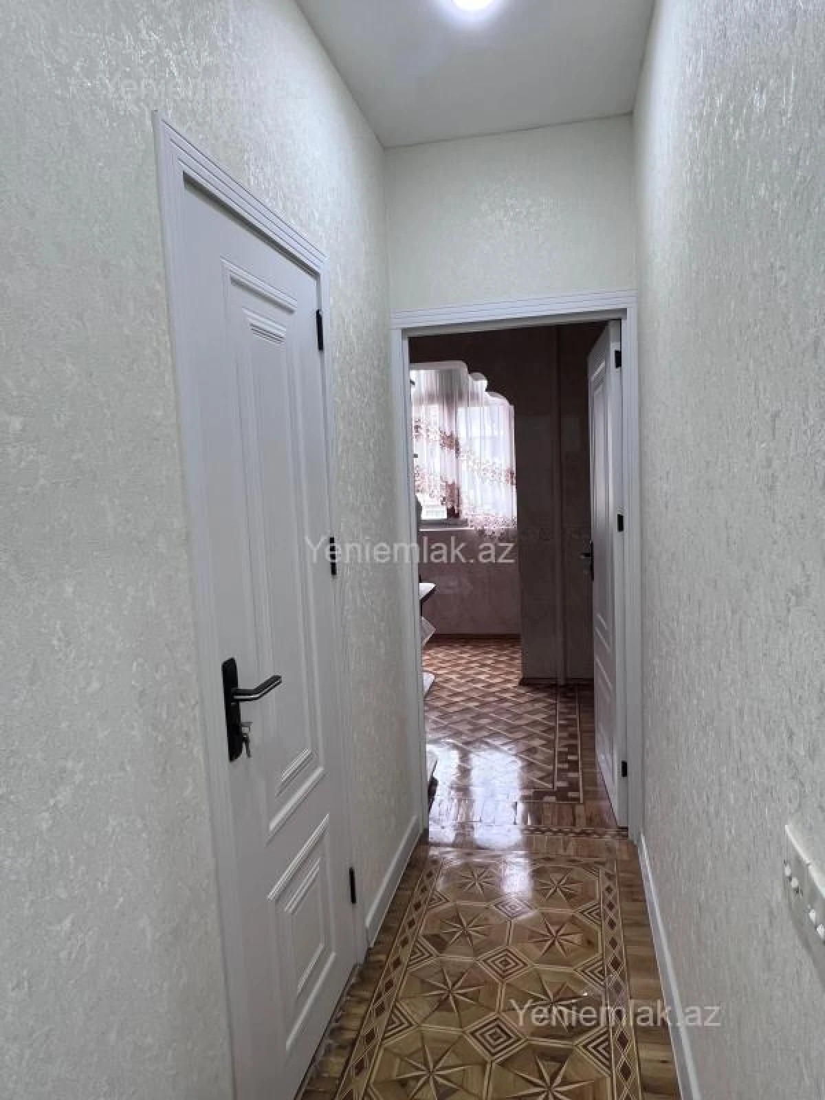 Satılır 4 otaqlı köhnə tikili 100 m²