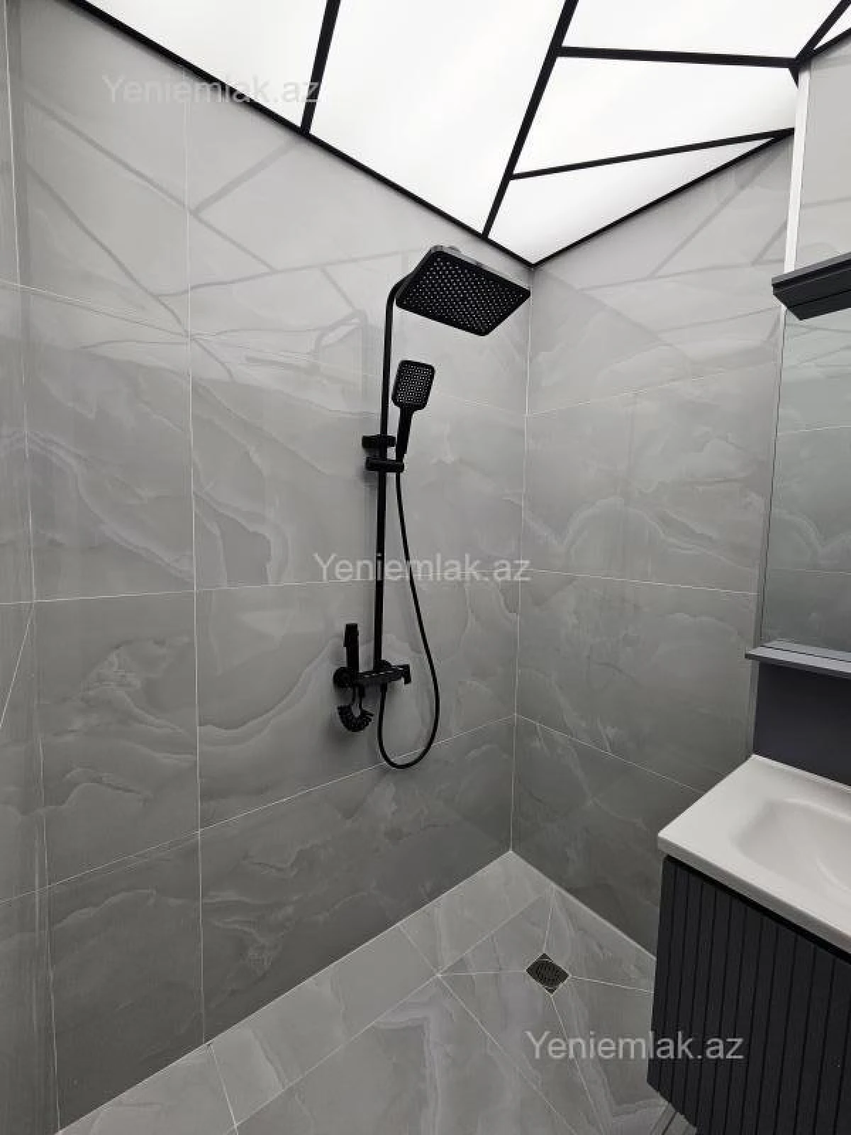 Satılır 3 otaqlı yeni tikili 90 m²