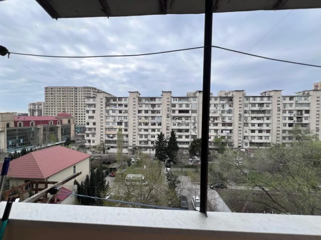 Satılır 4 otaqlı köhnə tikili 100 m²
