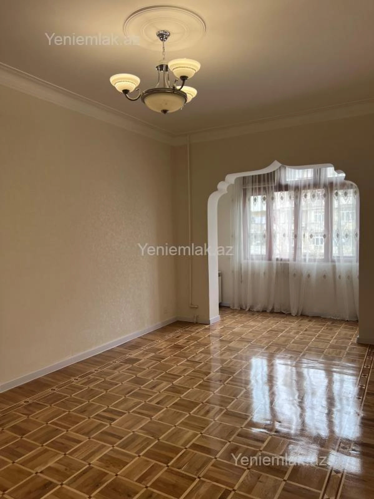 Satılır 4 otaqlı köhnə tikili 100 m²