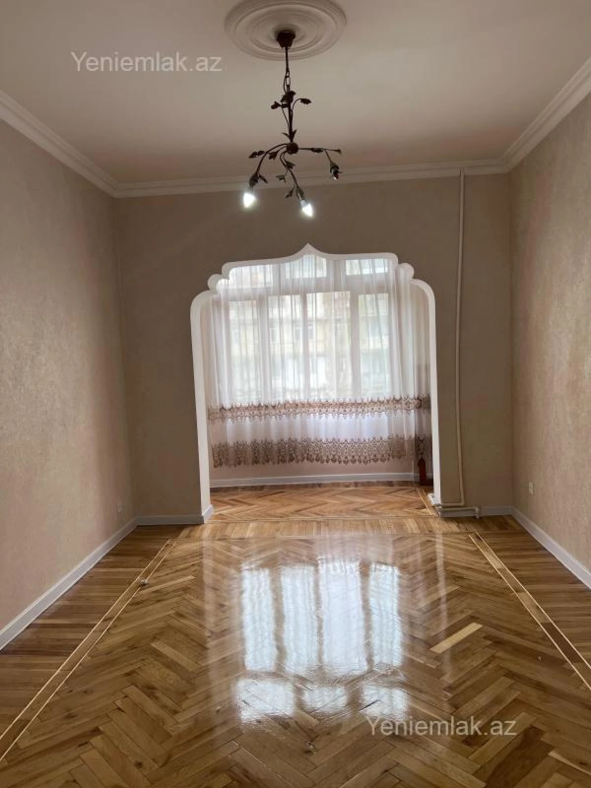 Satılır 4 otaqlı köhnə tikili 100 m²