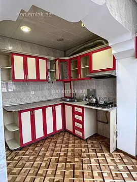 Satılır 4 otaqlı köhnə tikili 100 m²