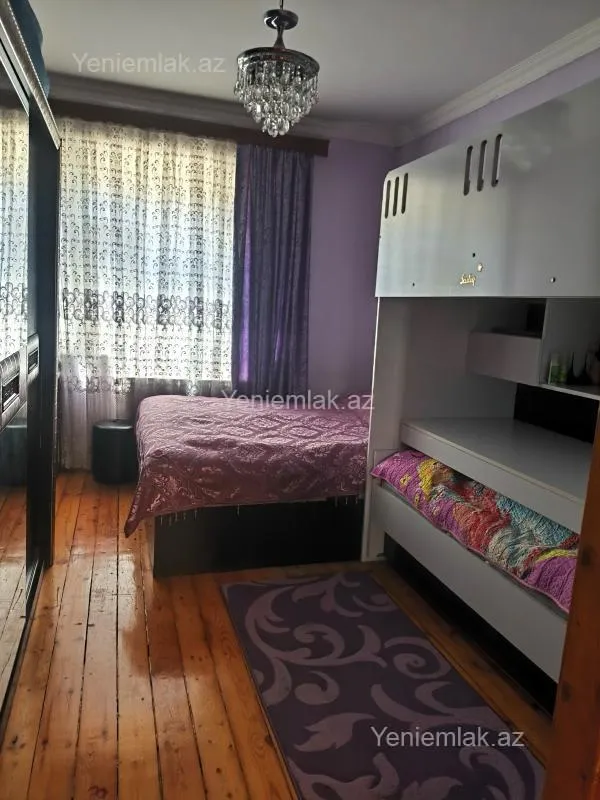 Satılır 2 otaqlı köhnə tikili 55 m²