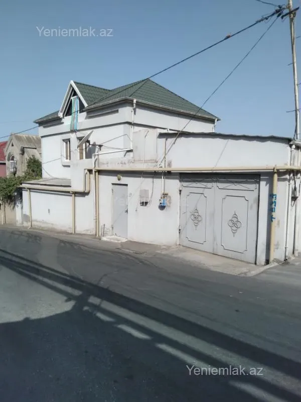 Satılır 4 otaqlı həyət evi 100 m²