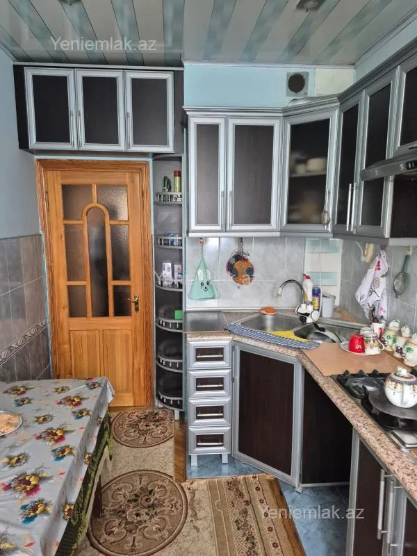 Satılır 3 otaqlı köhnə tikili 70 m²