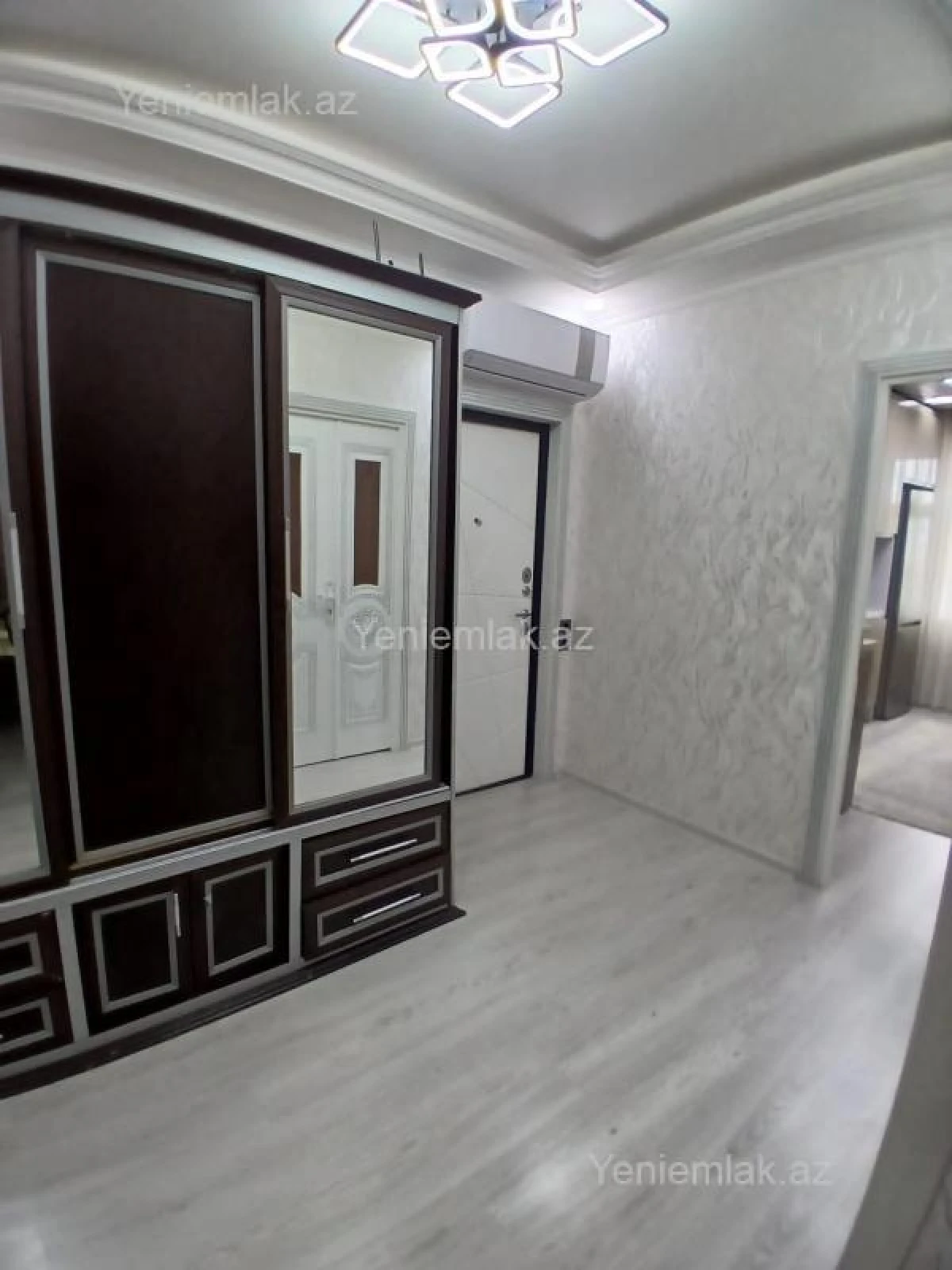 Satılır 4 otaqlı köhnə tikili 85 m²