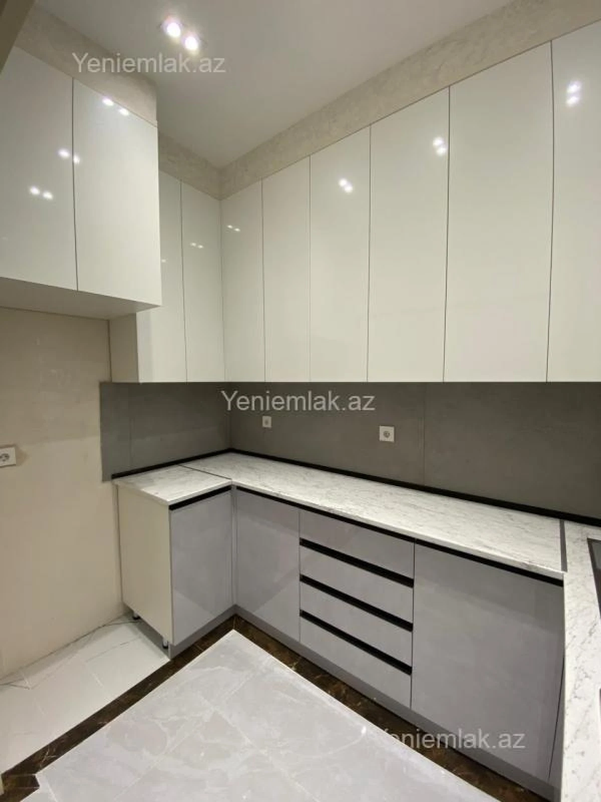 Satılır 2 otaqlı yeni tikili 63 m²