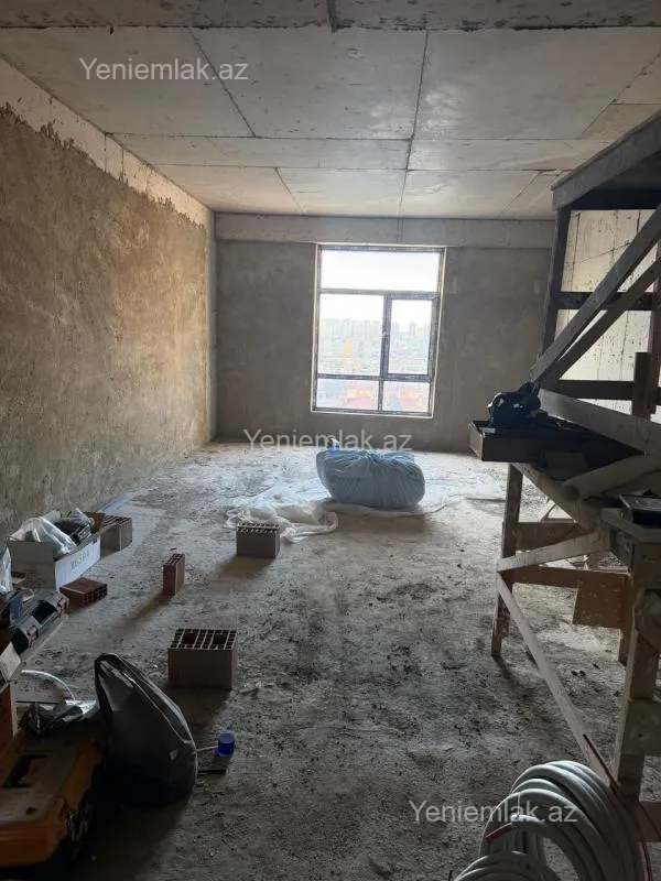 Satılır 4 otaqlı yeni tikili 200 m²