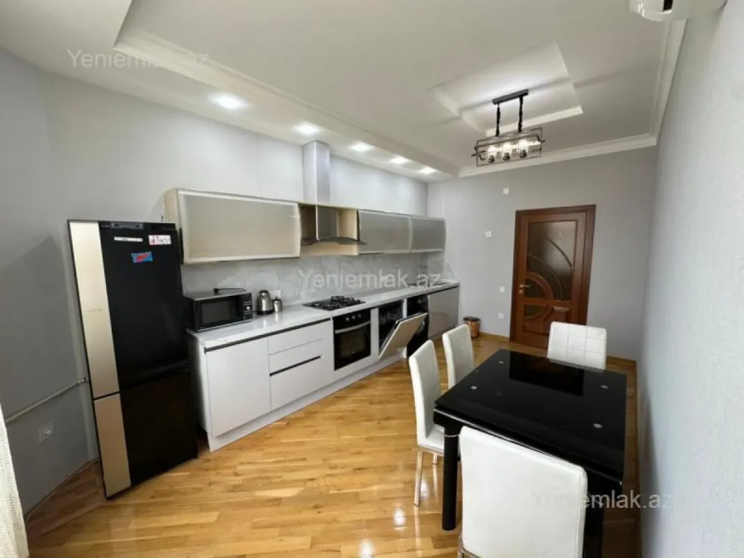 Satılır 3 otaqlı yeni tikili 156 m²
