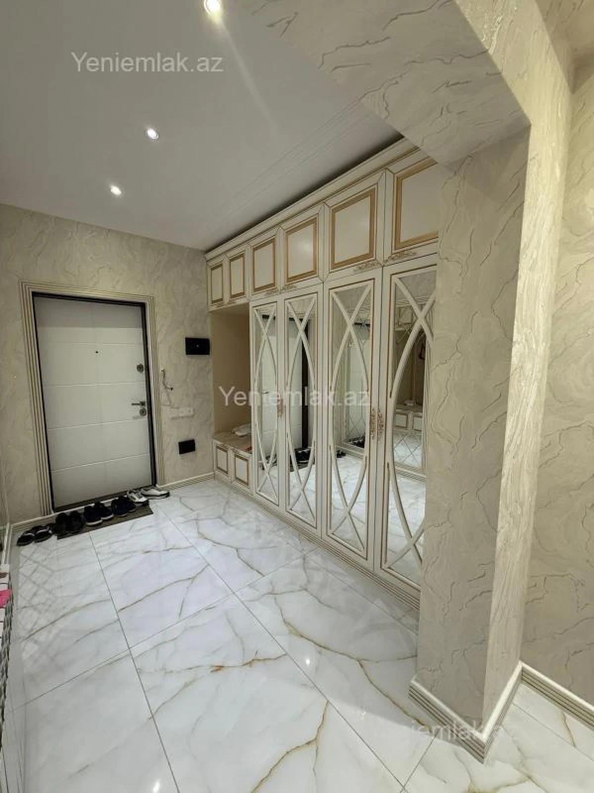 Satılır 3 otaqlı yeni tikili 130 m²