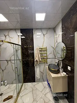 Satılır 3 otaqlı yeni tikili 130 m²