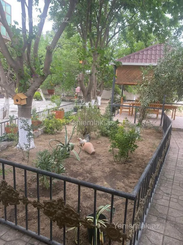Satılır 6 otaqlı həyət evi 450 m²