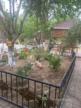 Satılır 6 otaqlı həyət evi 450 m²