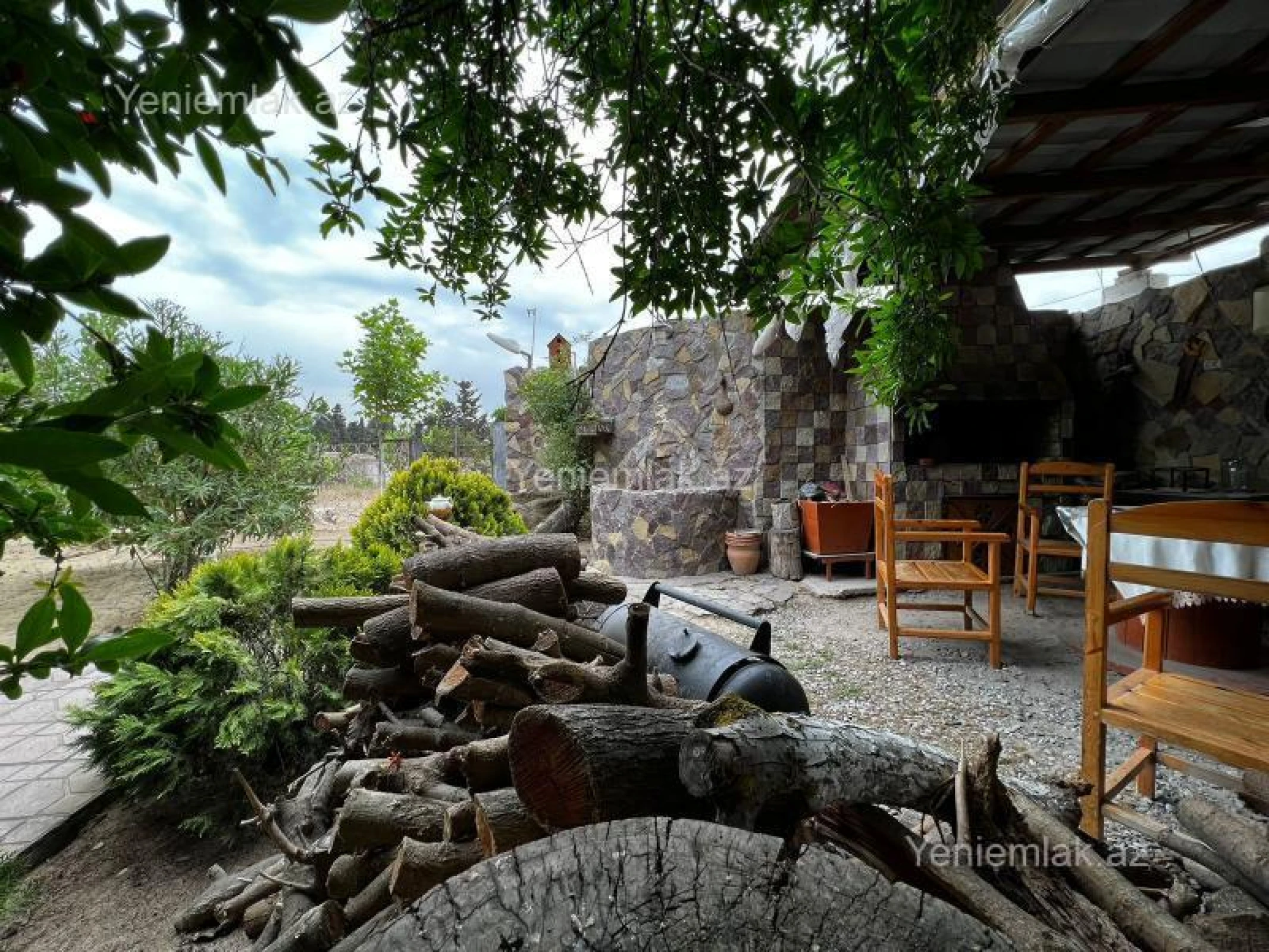 Satılır 6 otaqlı həyət evi 450 m²