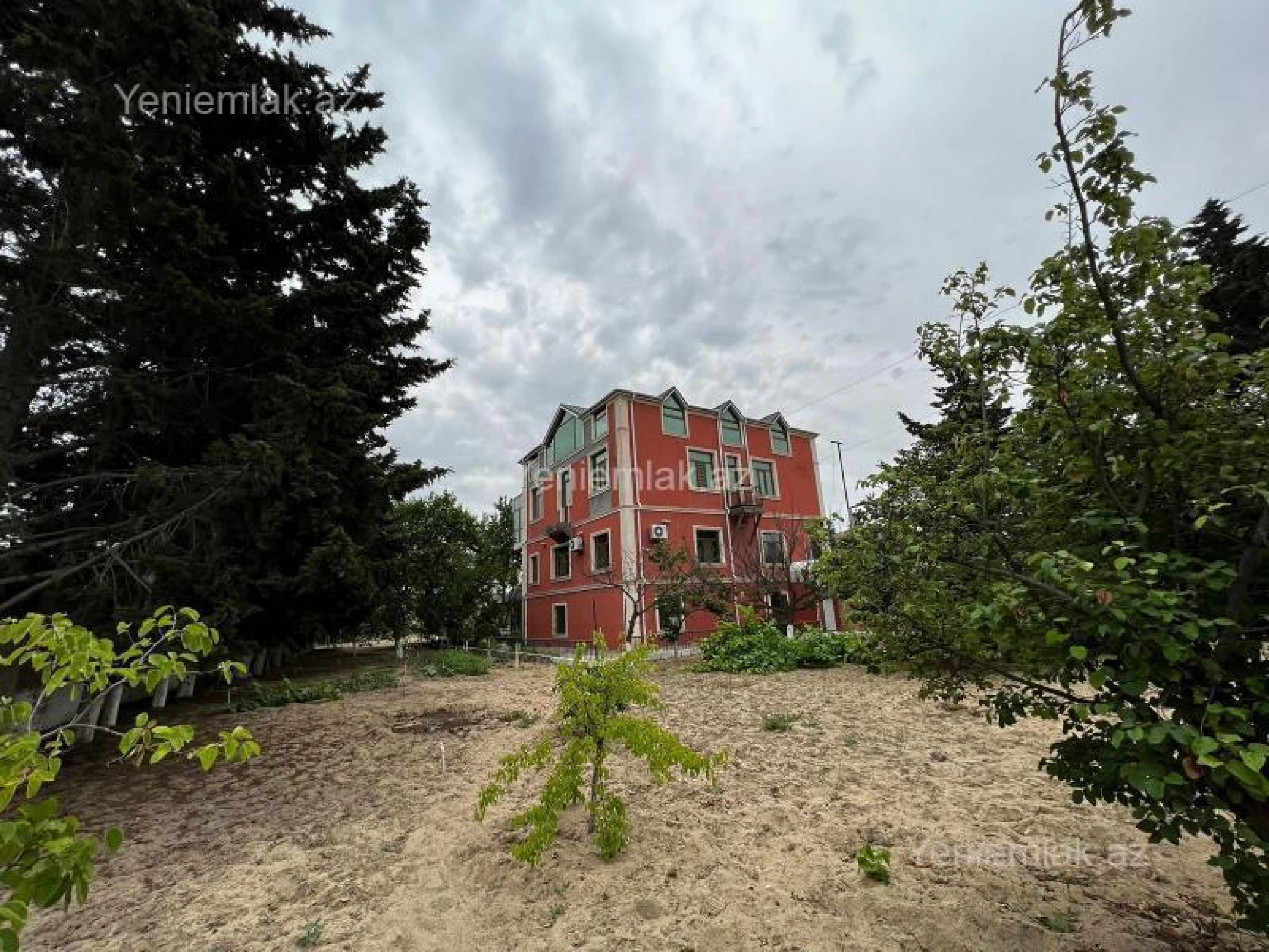 Satılır 6 otaqlı həyət evi 450 m²