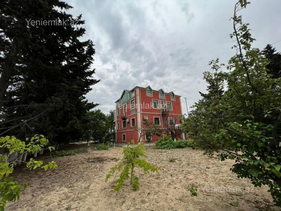 Satılır 6 otaqlı həyət evi 450 m²
