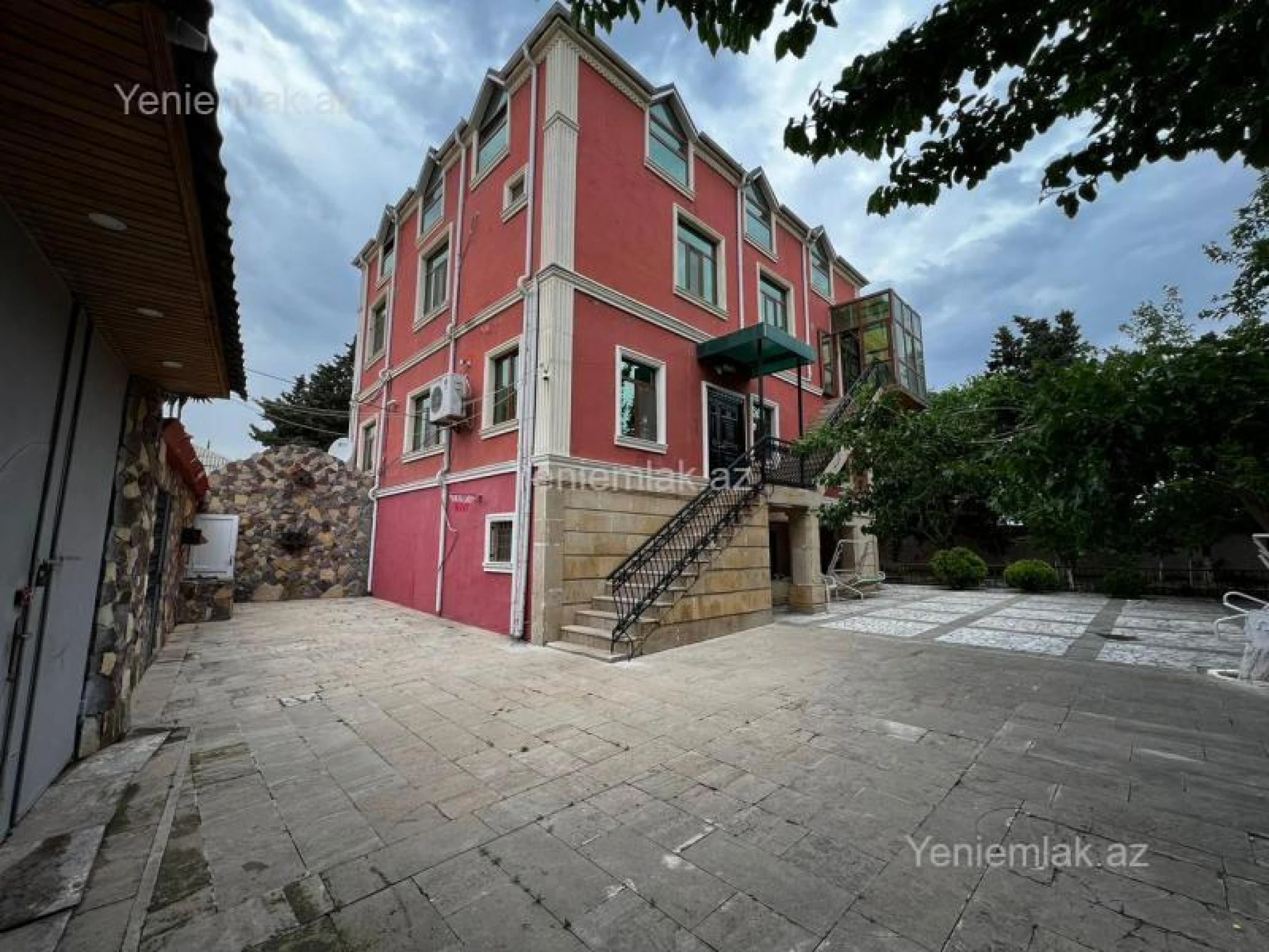 Satılır 6 otaqlı həyət evi 450 m²