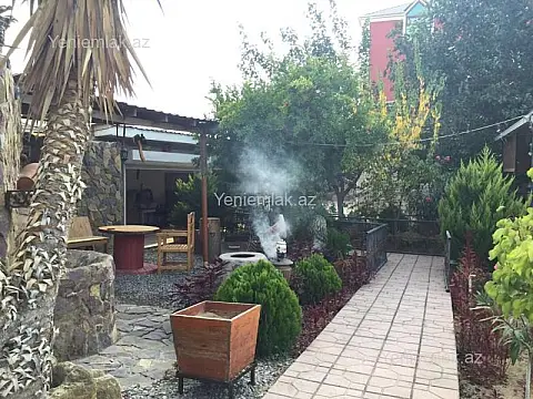 Satılır 6 otaqlı həyət evi 450 m²
