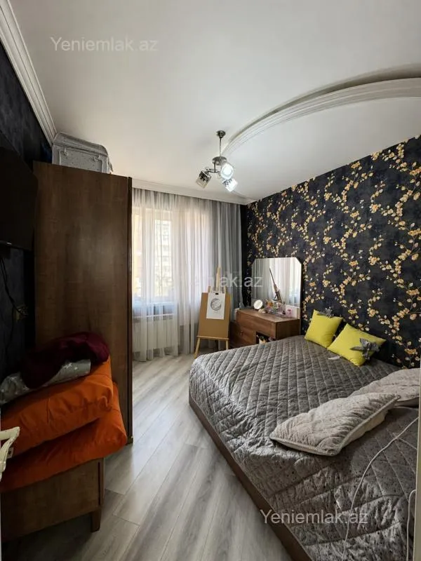Satılır 2 otaqlı köhnə tikili 60 m²