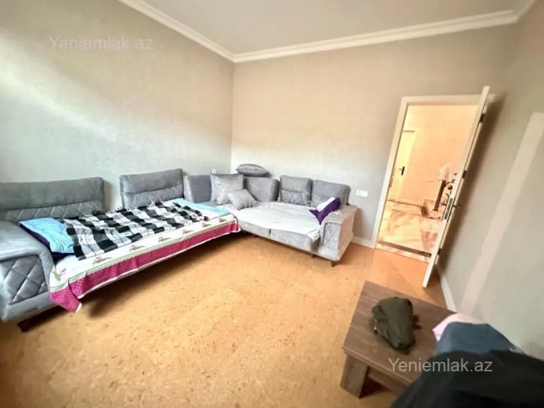 Satılır 8 otaqlı həyət evi 300 m²