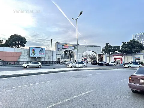 Satılır 8 otaqlı həyət evi 300 m²
