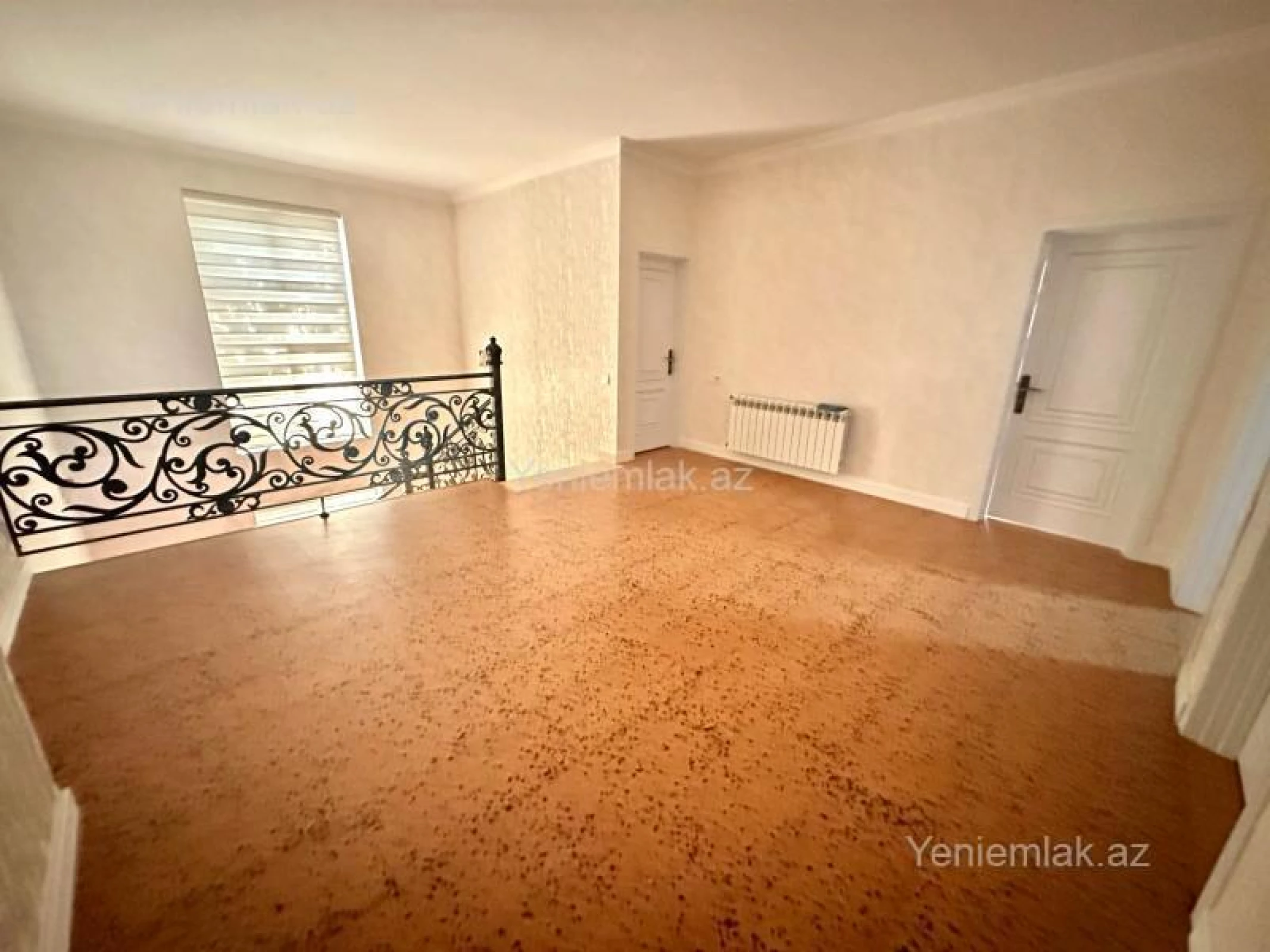 Satılır 8 otaqlı həyət evi 300 m²