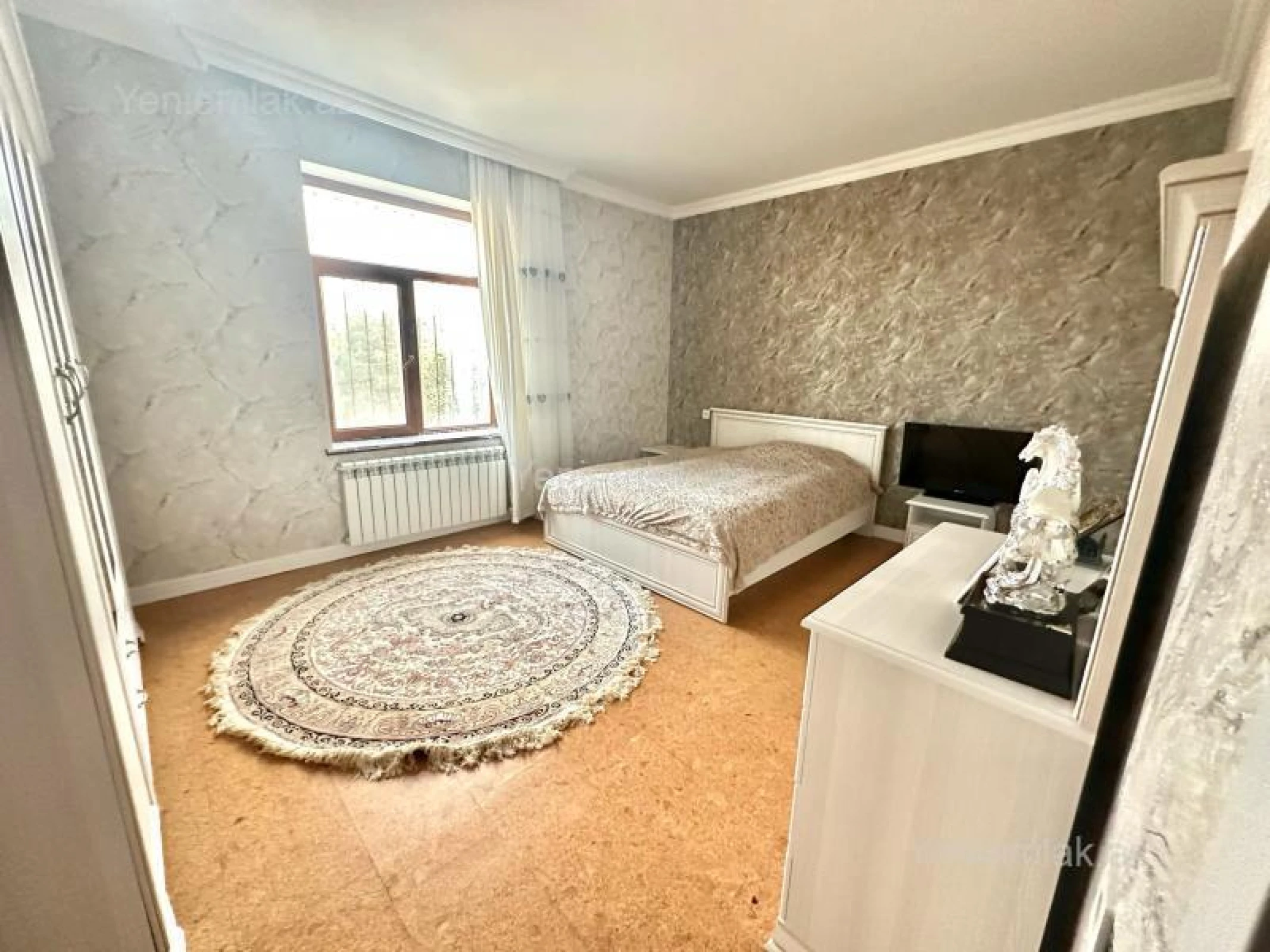 Satılır 8 otaqlı həyət evi 300 m²