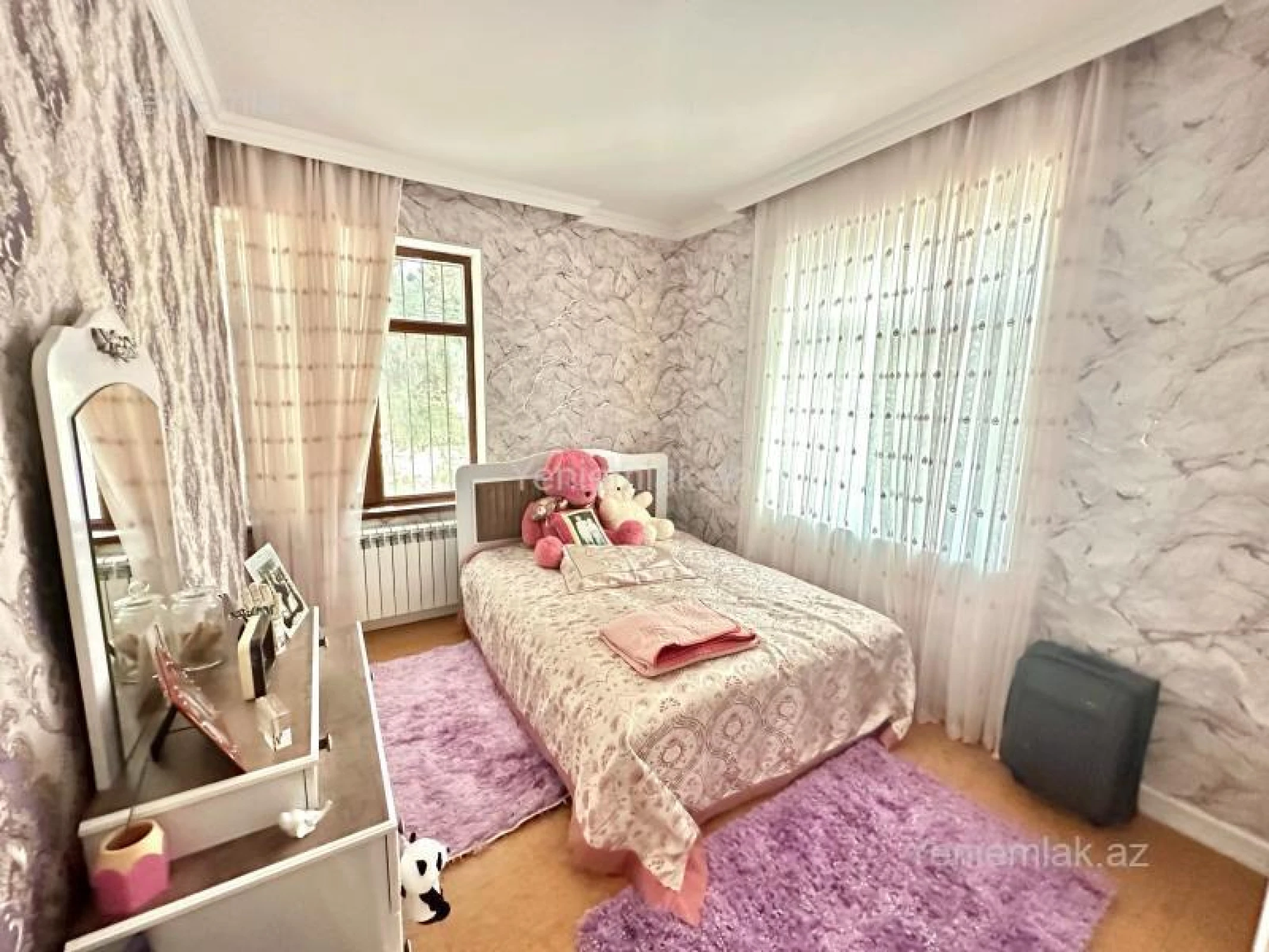 Satılır 8 otaqlı həyət evi 300 m²