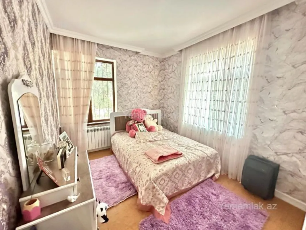 Satılır 8 otaqlı həyət evi 300 m²