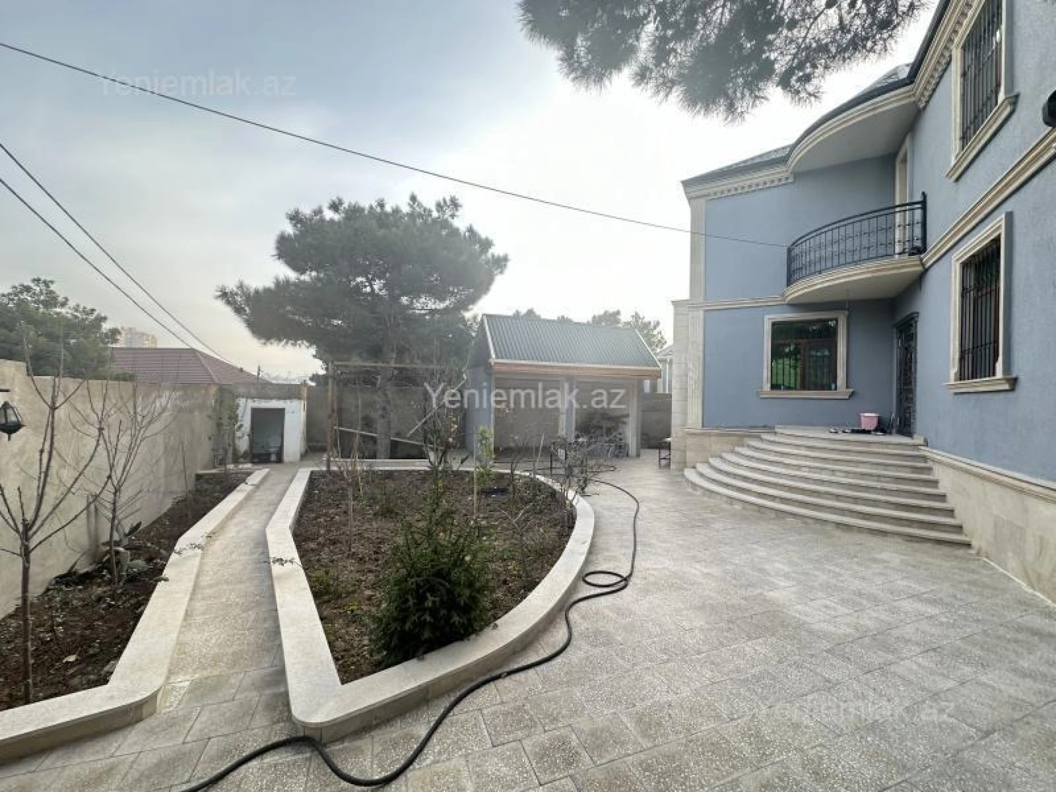 Satılır 8 otaqlı həyət evi 300 m²