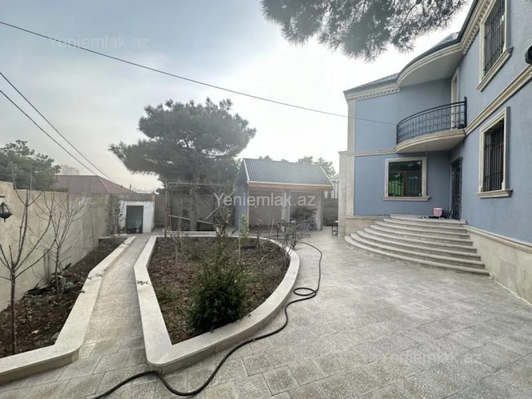 Satılır 8 otaqlı həyət evi 300 m²