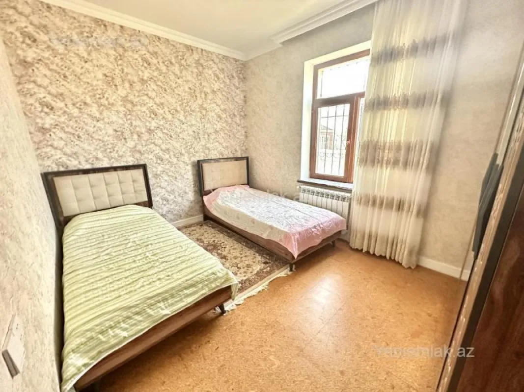 Satılır 8 otaqlı həyət evi 300 m²