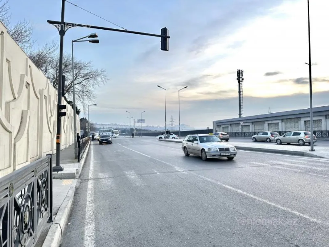 Satılır 8 otaqlı həyət evi 300 m²