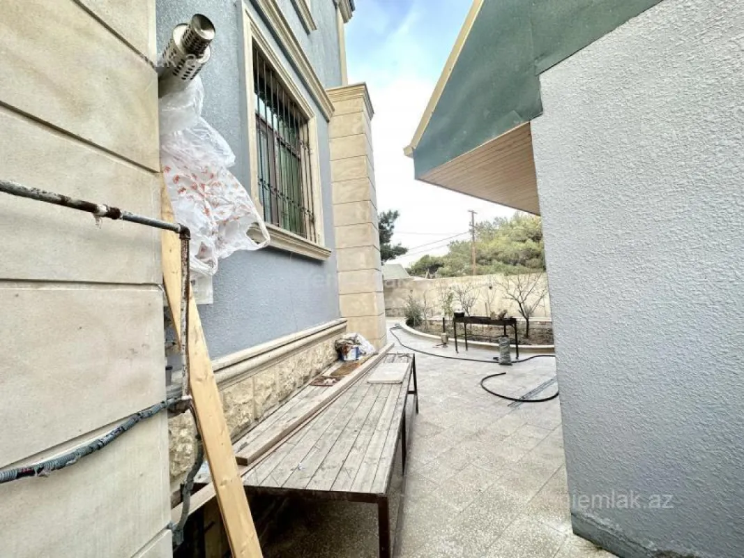 Satılır 8 otaqlı həyət evi 300 m²