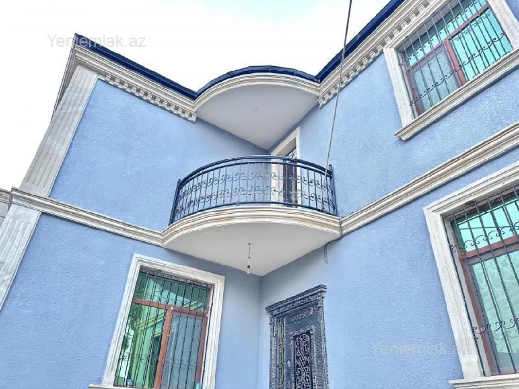 Satılır 8 otaqlı həyət evi 300 m²