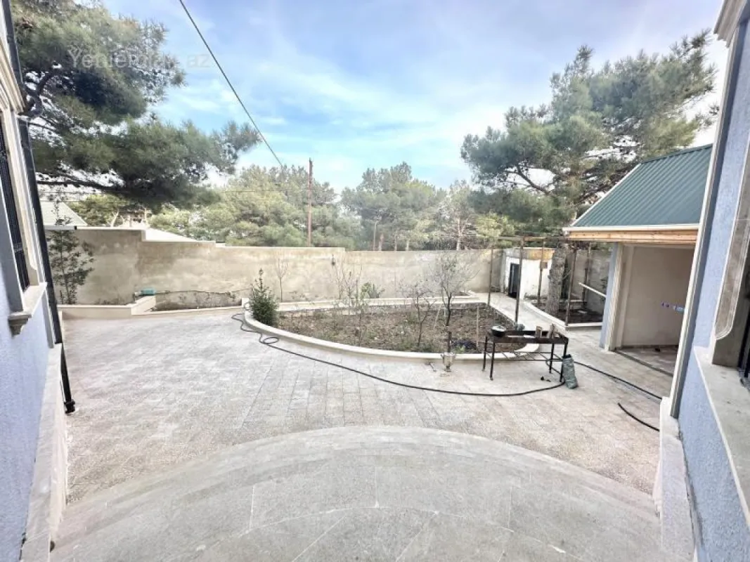 Satılır 8 otaqlı həyət evi 300 m²