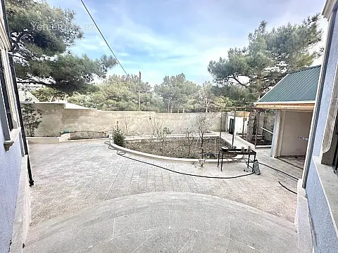 Satılır 8 otaqlı həyət evi 300 m²