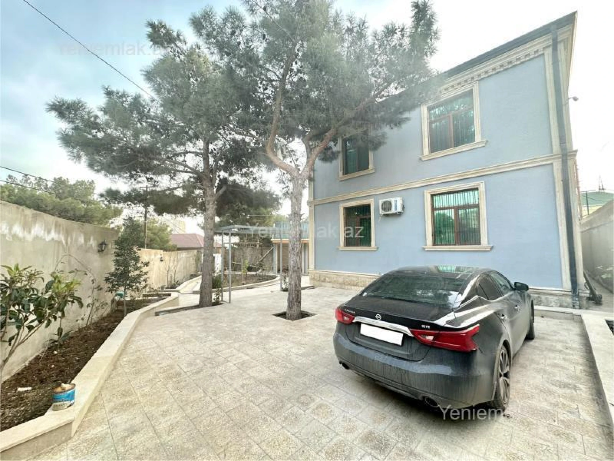 Satılır 8 otaqlı həyət evi 300 m²