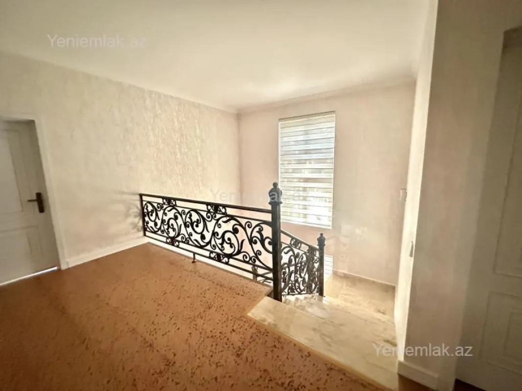 Satılır 8 otaqlı həyət evi 300 m²
