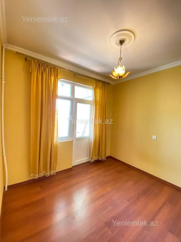Satılır 4 otaqlı köhnə tikili 101 m²