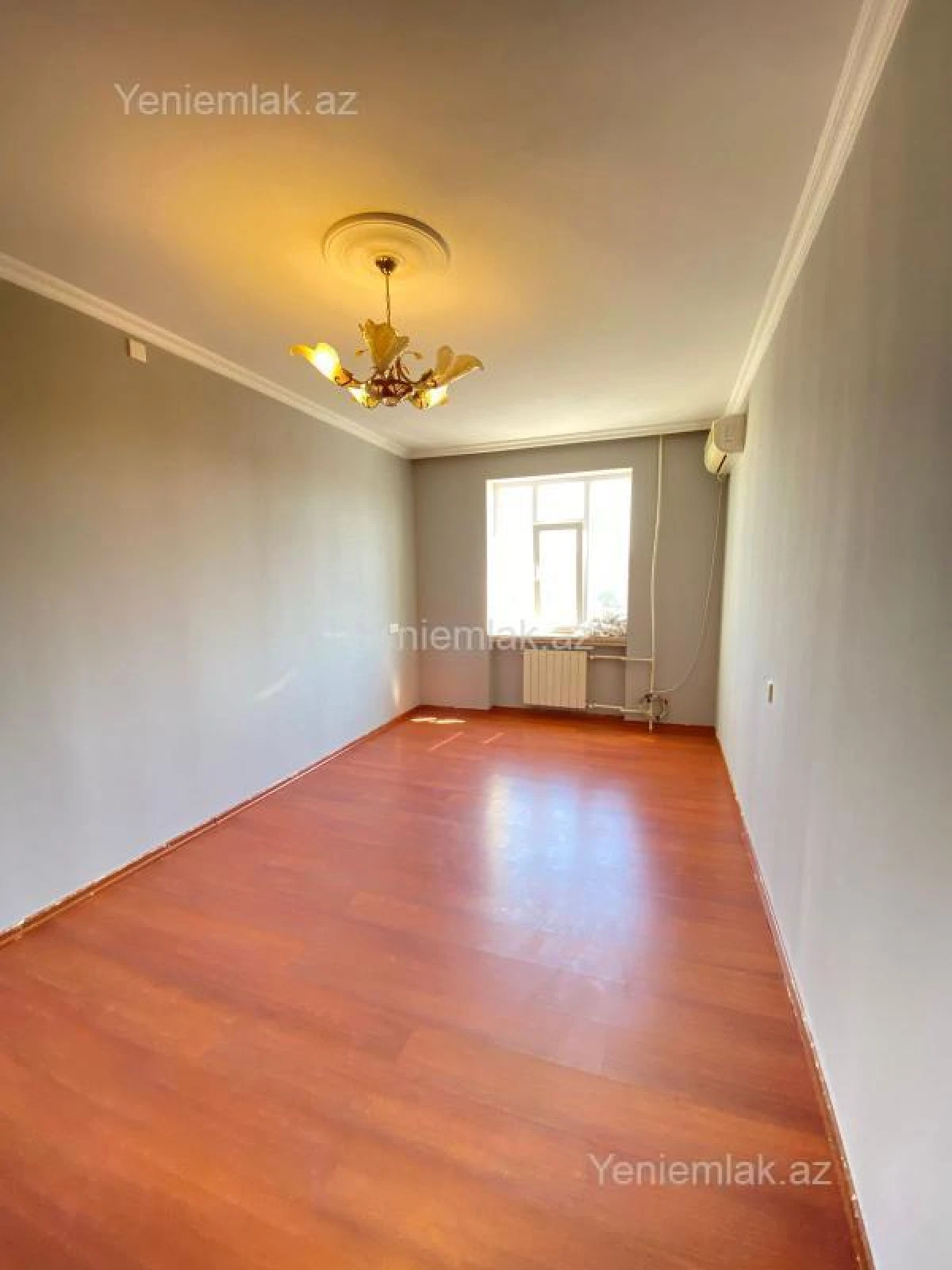 Satılır 4 otaqlı köhnə tikili 101 m²