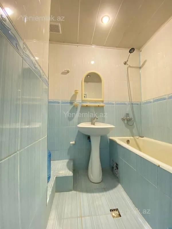 Satılır 4 otaqlı köhnə tikili 101 m²