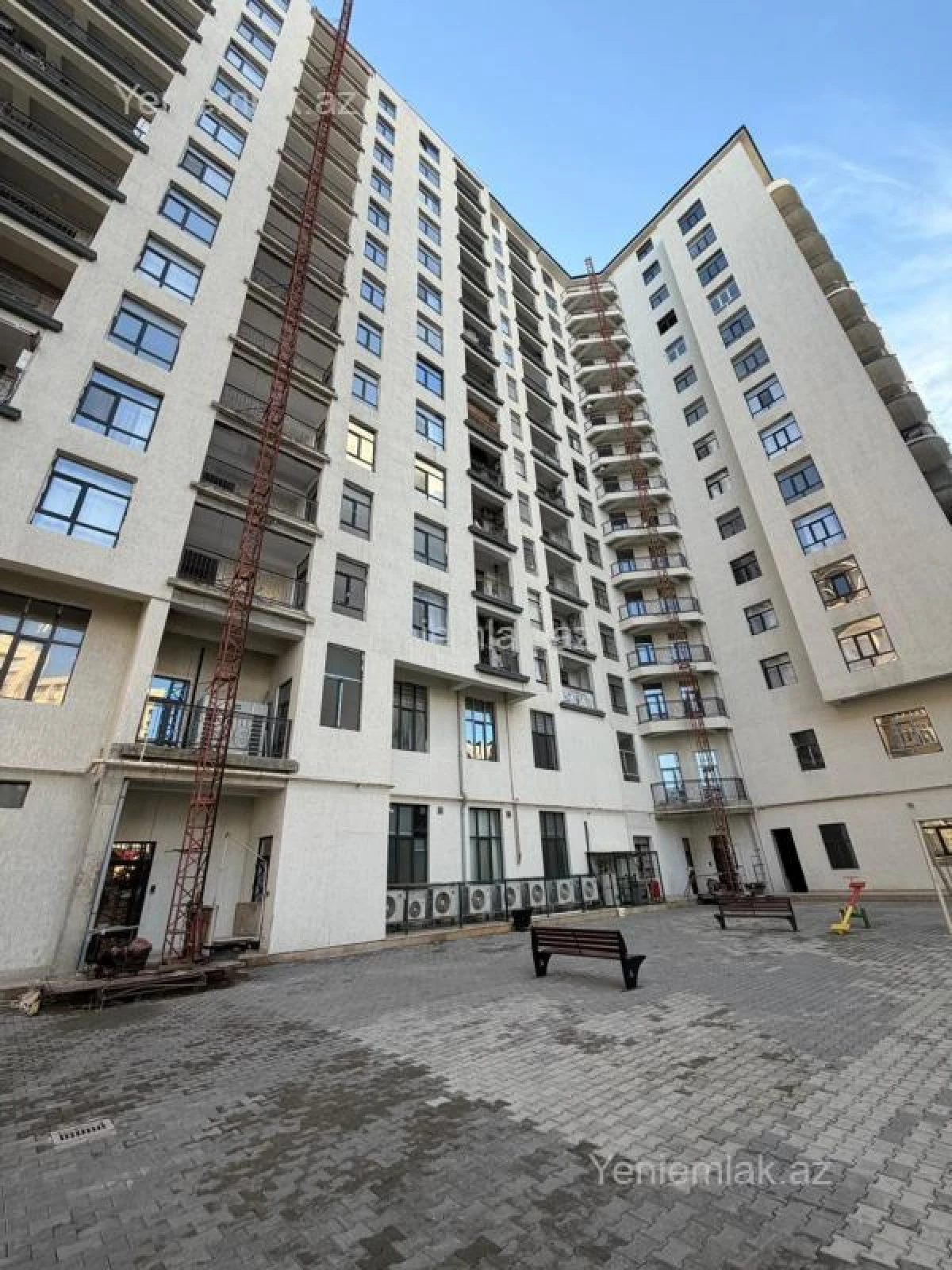 Satılır 4 otaqlı yeni tikili 200 m²