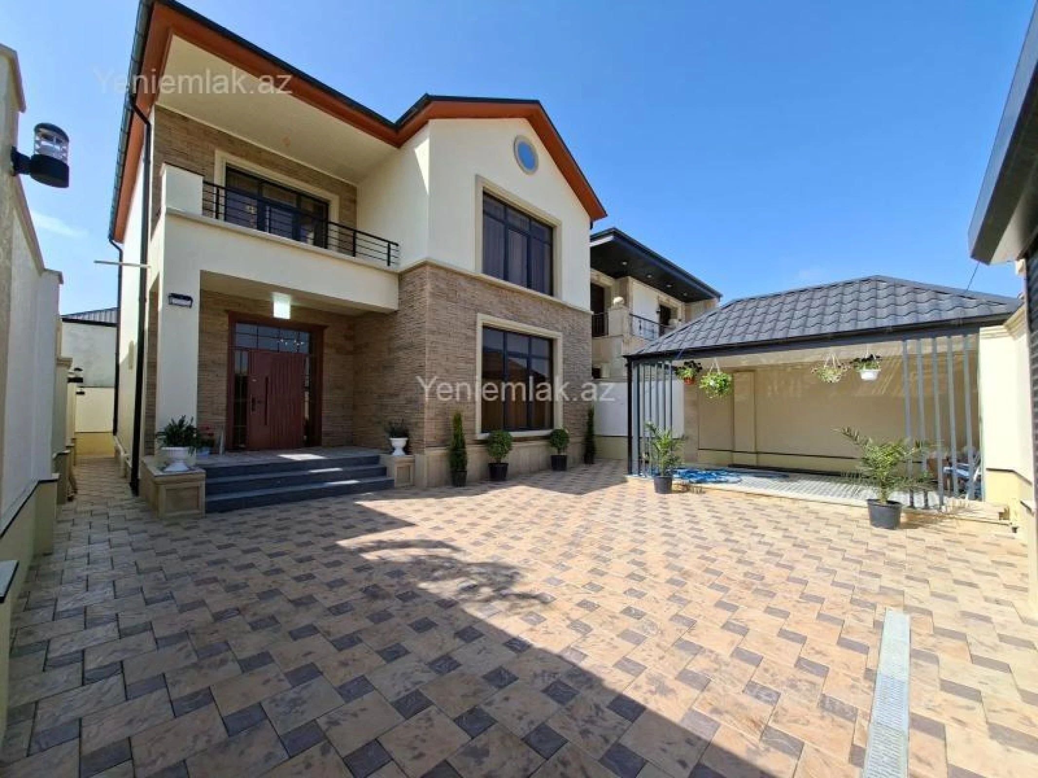 Satılır 5 otaqlı həyət evi 260 m²