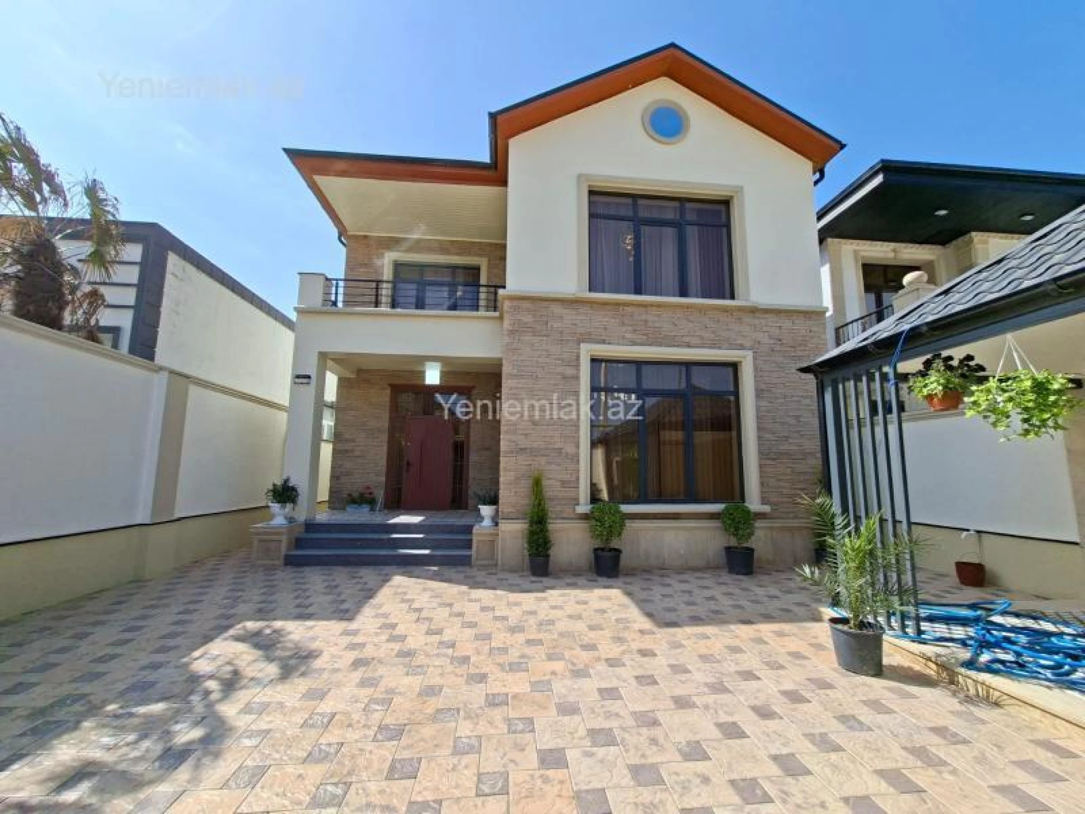 Satılır 5 otaqlı həyət evi 260 m²