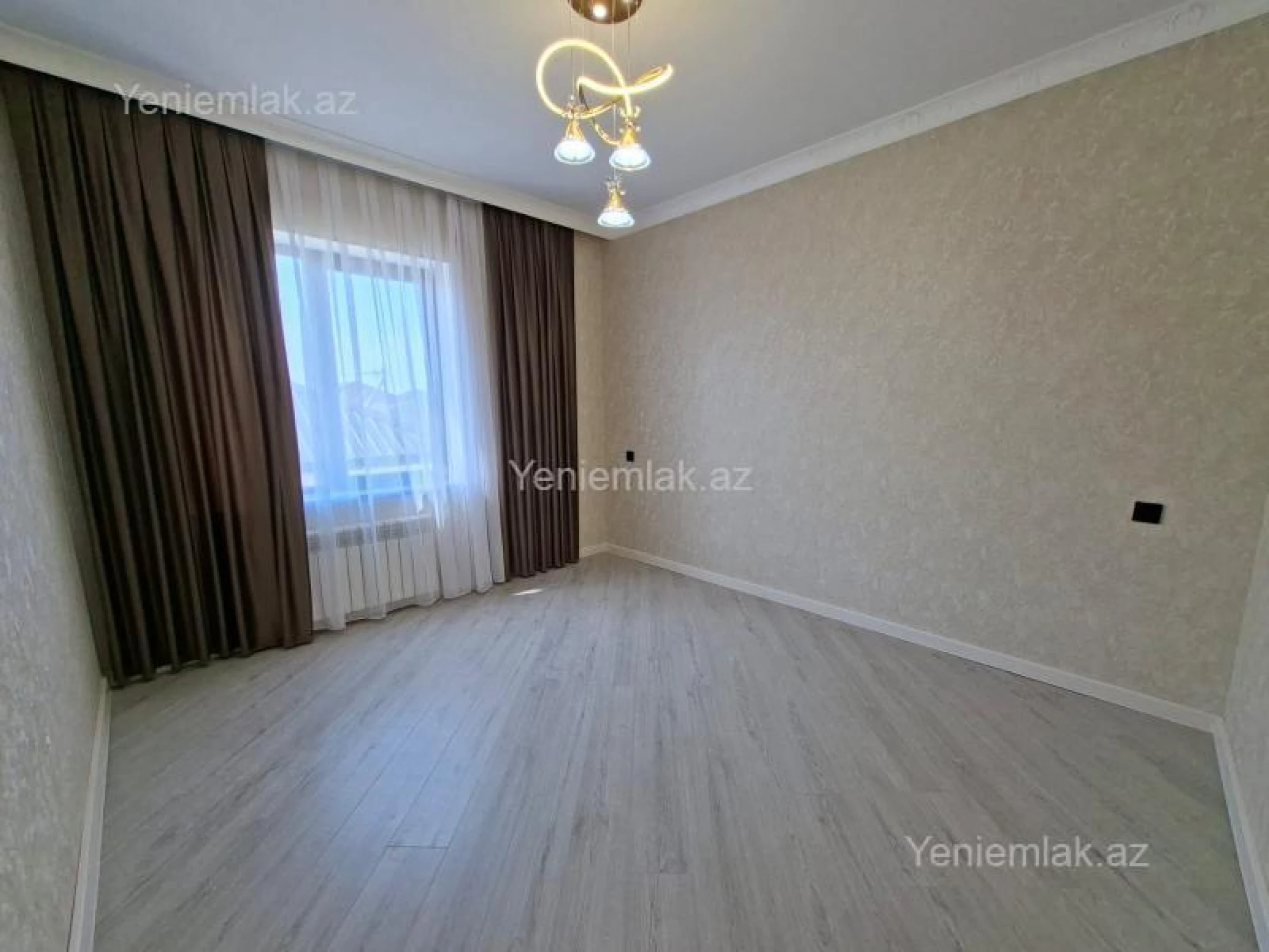 Satılır 5 otaqlı həyət evi 260 m²